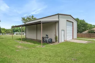 599 S Oak St, Van, TX 75790 - Photo 40