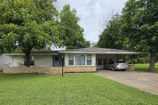 215 Woodard Ave, Cleburne, TX 76033 - Photo 1