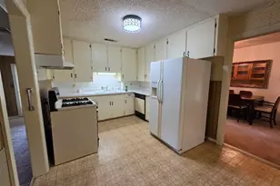 215 Woodard Ave, Cleburne, TX 76033 - Photo 10