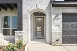 812 Condor St, Joshua, TX 76058 - Photo 4