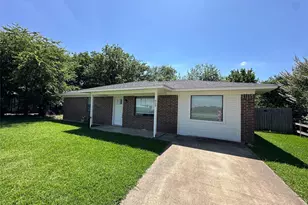 909 N 6th St, Sanger, TX 76266 - Photo 2