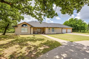 804 NE 9th St, Mineral Wells, TX 76067 - Photo 4