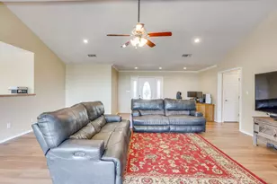 804 NE 9th St, Mineral Wells, TX 76067 - Photo 8