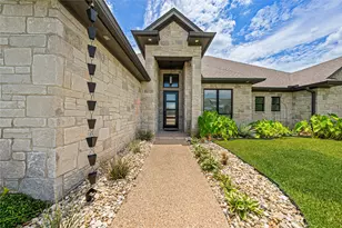 104 Chalet Ln, Waco, TX 76712 - Photo 2