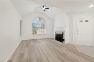 1004 Bridges Dr, Arlington, TX 76012 - Photo 8