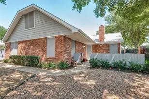 1004 Bridges Dr, Arlington, TX 76012 - Photo 6