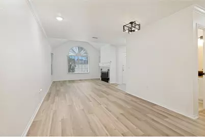 1004 Bridges Drive, Arlington, TX 76012 - Photo 10