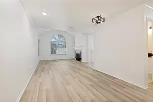 1004 Bridges Dr, Arlington, TX 76012 - Photo 10