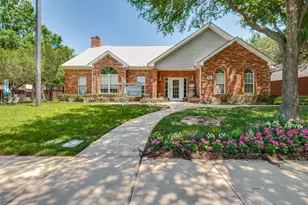 1004 Bridges Dr, Arlington, TX 76012 - Photo 1