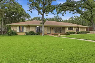 823 Ridgecrest Cir, Denton, TX 76205 - Photo 2