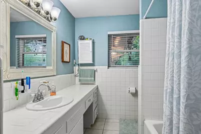 724 Bedford Court W, Hurst, TX 76053 - Photo 8