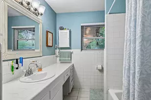 724 Bedford Ct W, Hurst, TX 76053 - Photo 8