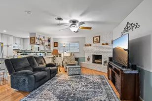 724 Bedford Ct W, Hurst, TX 76053 - Photo 2
