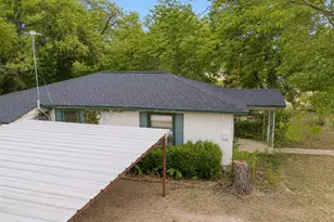 317 Hurt St, Dublin, TX 76446 - Photo 2