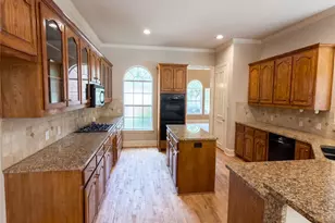 2533 Vista Creek Ct, Garland, TX 75044 - Photo 2