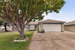 1317 Belinda Ct, Garland, TX 75040 - Photo 2