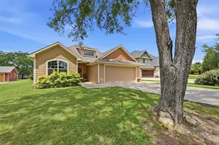 114 Sequoya Dr, Lake Kiowa, TX 76240 - Photo 2
