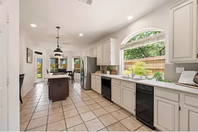 3906 Brookfield Drive, Arlington, TX 76001 - Photo 8