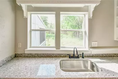 982 W Tarleton Street, Stephenville, TX 76401 - Photo 4