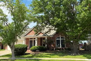 4556 Friars Ln, Grand Prairie, TX 75052 - Photo 2