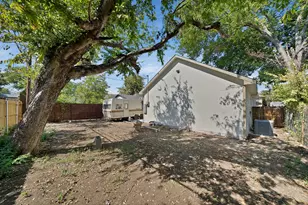 1130 E Hattie St, Fort Worth, TX 76104 - Photo 28