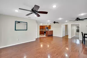 205 W Latimer St, Ennis, TX 75119 - Photo 6