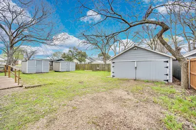 205 W Latimer Street, Ennis, TX 75119 - Photo 24