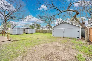 205 W Latimer St, Ennis, TX 75119 - Photo 24