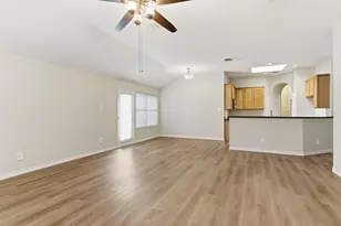 1633 Yellowstone Ave, Lewisville, TX 75077 - Photo 2