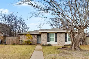 805 Cherry Hills Dr, Lancaster, TX 75134 - Photo 1