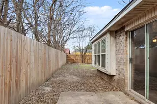 805 Cherry Hills Dr, Lancaster, TX 75134 - Photo 14