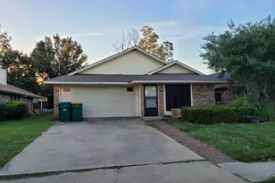 910 Boxwood Dr, Lewisville, TX 75067 - Photo 2