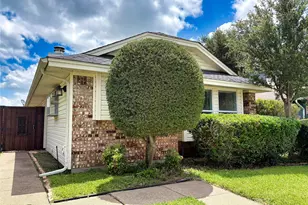 320 Crooked Ln, Mesquite, TX 75149 - Photo 2