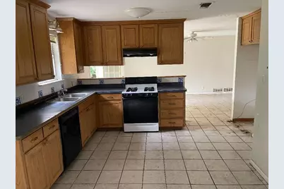536 Tarrant Avenue, Burleson, TX 76028 - Photo 4