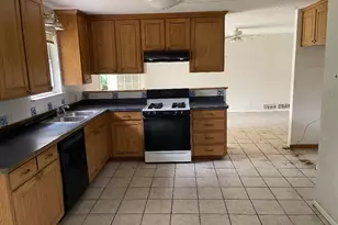 536 Tarrant Ave, Burleson, TX 76028 - Photo 4