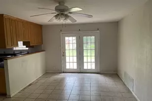 536 Tarrant Ave, Burleson, TX 76028 - Photo 6