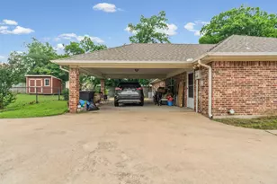 712 S Grand St, Wolfe City, TX 75496 - Photo 30