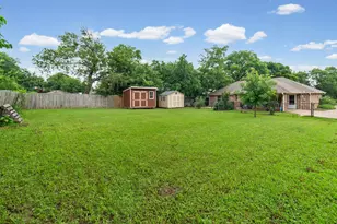 712 S Grand St, Wolfe City, TX 75496 - Photo 32