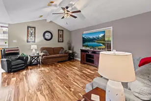 712 S Grand St, Wolfe City, TX 75496 - Photo 8