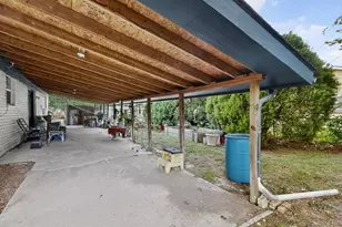 12207 Queen Dr, Balch Springs, TX 75180 - Photo 32