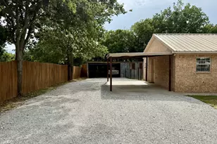 606 S Hubbard St, Alvord, TX 76225 - Photo 18