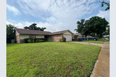 726 Ravencroft Drive, Garland, TX 75043 - Photo 2