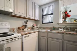 2300 Bamboo Dr, Arlington, TX 76006 - Photo 4