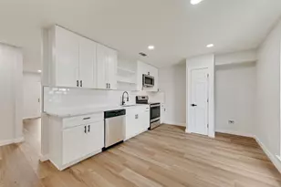 1032 Pleasant Valley Ln, Arlington, TX 76015 - Photo 6