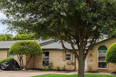 1032 Pleasant Valley Lane, Arlington, TX 76015 - Photo 2