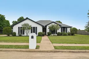 911 High Point Dr, Midlothian, TX 76065 - Photo 2