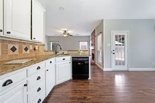1803 Hunters Ridge Dr, Grapevine, TX 76051 - Photo 10