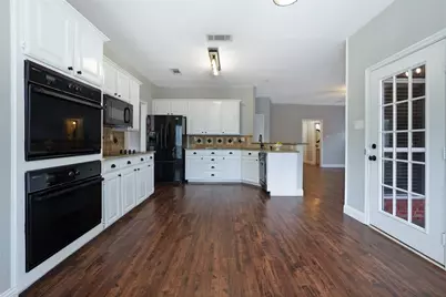1803 Hunters Ridge Drive, Grapevine, TX 76051 - Photo 12