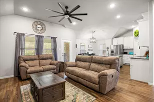 2123 Christine Dr, Granbury, TX 76048 - Photo 6