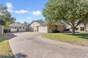 213 Bowie Ln, Hewitt, TX 76643 - Photo 2